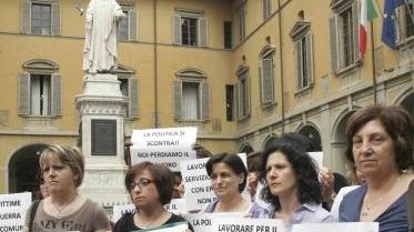 La protesta delle lavoratrici di Consiag Servizi