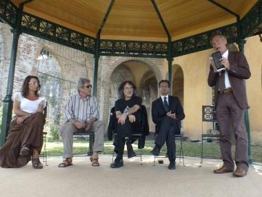 La presentazione dell’evento; sotto Kohl e Di Cioccio in primo piano