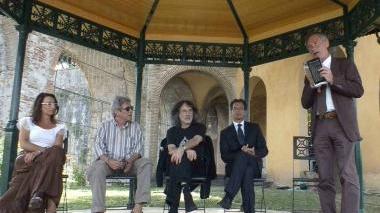 La presentazione dell’evento; sotto Kohl e Di Cioccio in primo piano