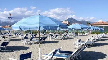 <b>BAGNI.</b> Gli stabilimenti della costa hanno scelto la strada del consorzio per poter contare di più, per la promozione turistica e per i risparmi sui servizi.
