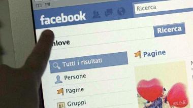 Scrive su Facebook: "Mi uccido"Salvata dai carabinieriallertati dall'amica