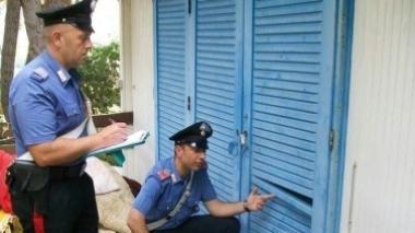 Occupano abusivamente una casa privata, denunciati 4 ragazzi