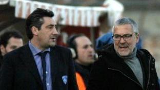 A sinistra mister Aglietti con Pino Vitale e sopra Riccardo Saponara