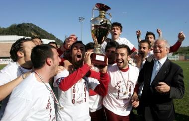 I festeggiamenti dopo il trionfo nella finale di Coppa col Montalcino 