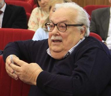 A destra: Luciano Vizzoni. Sotto: una manifestazione del Comitato Acqua Bene Comune   