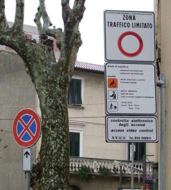 La segnaletica in via 20 settembre 
