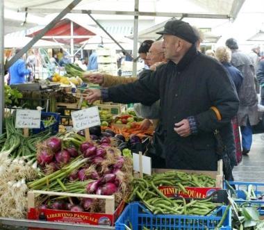 Un mercato ortofrutticolo