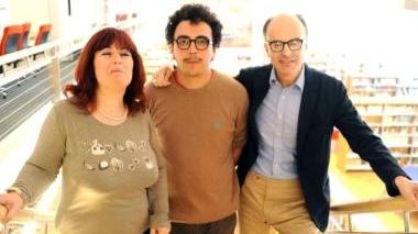 Massimo Baldi al centro fra l’assessore Mirco Vannucchi e la direttrice della biblioteca Maria Stella Rasetti
