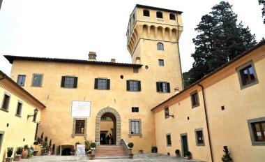Il cortile interno di Villa Smilea     