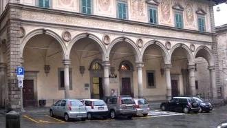 La biblioteca Forteguerri in piazza della Sapienza