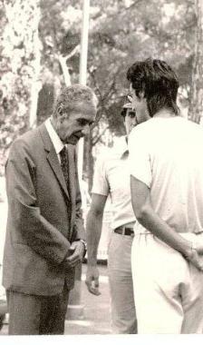 Benedetti insieme ad Aldo Moro, a sinistra mentre batte Mennea 