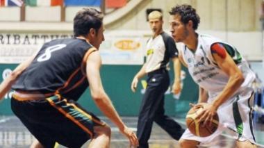 Mattia Venucci in azione, a sinistra Scannella