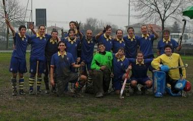 Una foto di gruppo degli hockeisti del Cus Pisa  