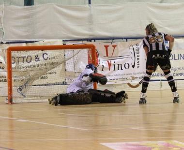 <b>IL GOL DECISIVO.</b> Mirko Bertolucci scavalca Oviedo dopo una doppia finta 