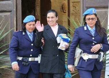 Mamma Ebe alluscita dal tribunale di Pistoia   