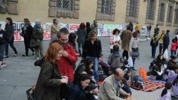Una manifestazione di protesta contro i rincari per le tariffe della mensa scolastica