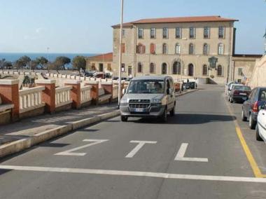 Linizio della zona a traffico limitato in viale del Popolo       
