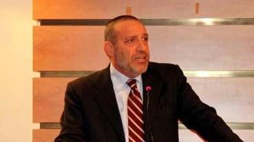 <b>VICEPRESIDENTE.</b> L’assessore provinciale Fabrizio Magnani e accanto un setto riemerso dal fondale in un tratto del litorale