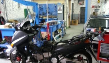 Sequestrata dalla Polstrada un'altra officina abusiva