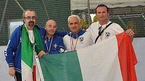 Lo staff e sotto i campioni della Molinese