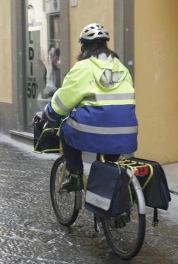 <strong>LETTERE.</strong> Una postina in città