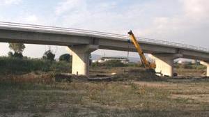 «Nessuno lavora al cantiere del ponte sul Fine»