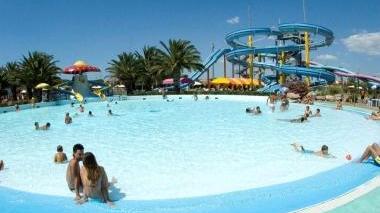 <b>ACQUA VILLAGE </b>Il battesimo 2001 è dedicato alle scuole