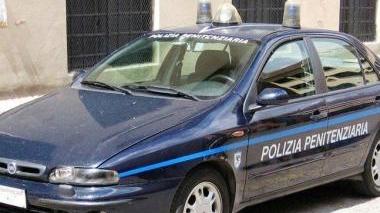 Un mezzo della polizia penitenziaria