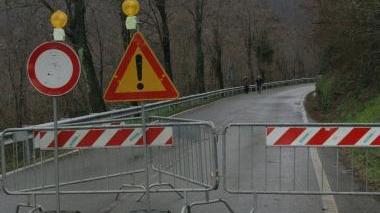 La strada bloccata dalla frana