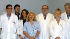 <b>SQUADRA.</b> In alto, i medici dell’ambulatorio Parkinson A fianco, l’ospedale Versilia