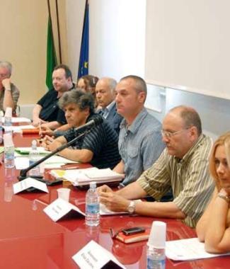 Una seduta del consiglio comunale   