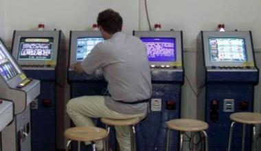 Fumo nella notte in una sala giochi ma era l'antifurto