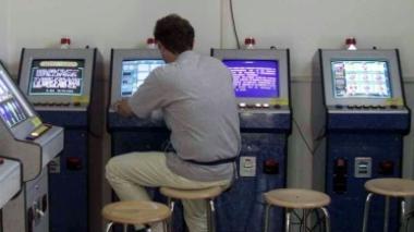 Fumo nella notte in una sala giochi ma era l'antifurto