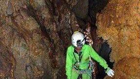 <b>IN GROTTA </b>Speleologo grossetano durante una escursione