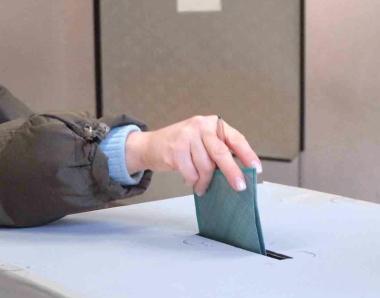 Al voto domani e lunedi    