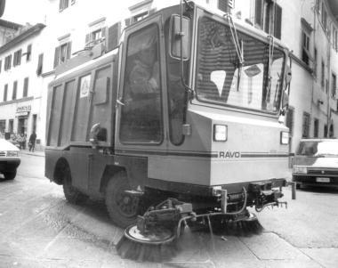Una spazzatrice simile a quelle in azione in questi giorni a S.&nbsp;Marcello 