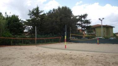 I campi da beach volley beach tennis e paddle tennis in costruzione al Mago Bago       