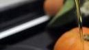 Olio di semi colorato con clorofilla spacciato per olio extravergine di oliva