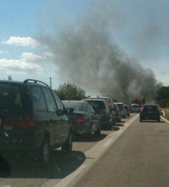 <b>IN FILA.</b> Gli automobilisti 