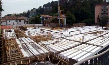 PMI IN CRISI. Un cantiere edile e un cantiere della nautica 