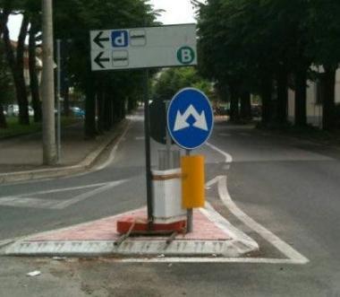 Cartello del parcheggio montato alla rovescia