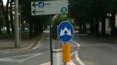 Cartello del parcheggio montato alla rovescia