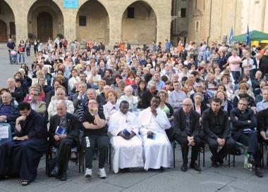 Un momento dellincontro in piazza del Duomo 