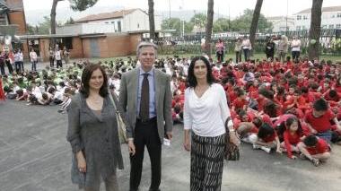 A sinistra, gli assessori Pieri e Borchi alla Collodi A destra, due momenti della festa