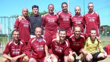 La squadra della Farmacia Tronci che ha vinto il campionato Uisp di calcio a sette