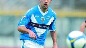 Sopra e a sinistra Riccardo Taddei in azione quando giocava nel Brescia