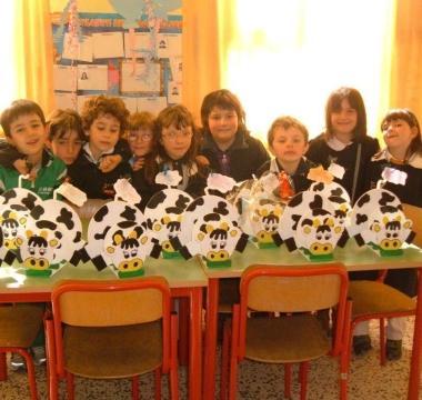 Gli alunni di Fiumalbo con le mucchine 