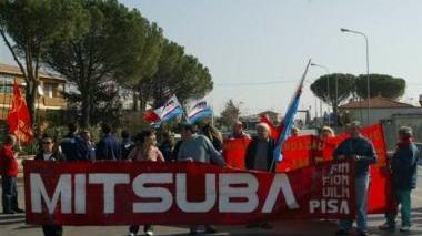 Operai Mitsuba Italia durante un corteo