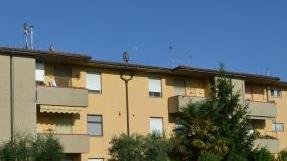 Il condominio dove sono avvenuti gli atti di vandalismo (Vip)