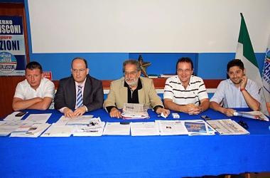 Il direttivo del Pdl alla conferenza stampa nella sede del partito 